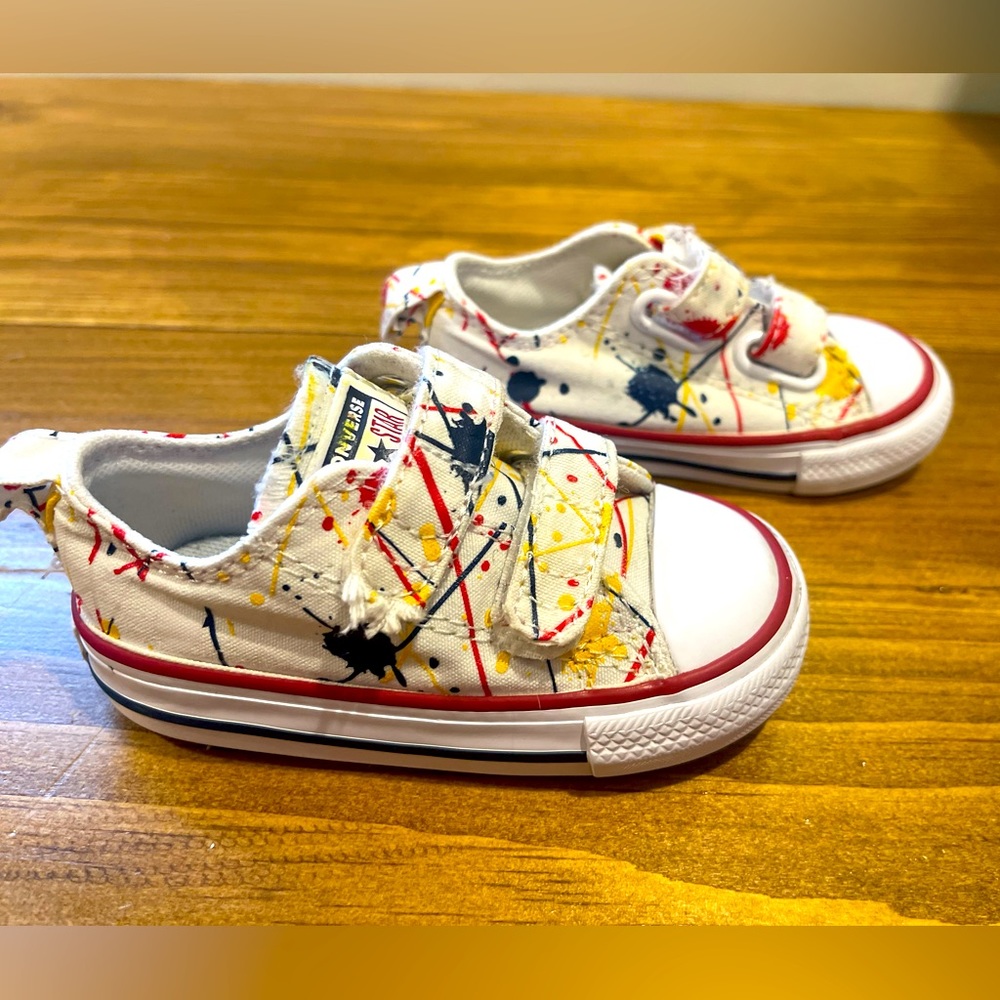 Toddler low cut authentic chuck Taylor size 5c
